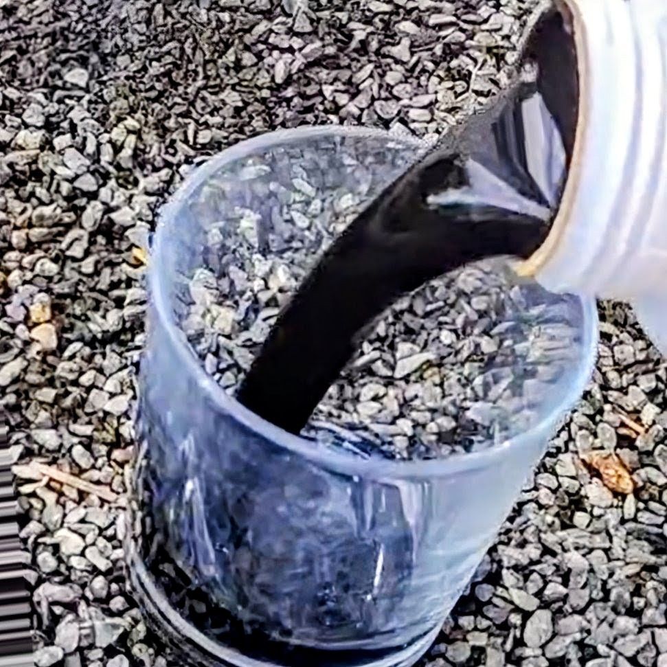 Huminsav rész: Javítja a talaj szerkezetét, víz- és tápanyagtároló képességét, mikrobiológiai aktivitását.Fulvosav rész Kisebb molekulájú, bejut a növényi sejtekbe, kelatolja a mikro- és makrotápanyagokat.